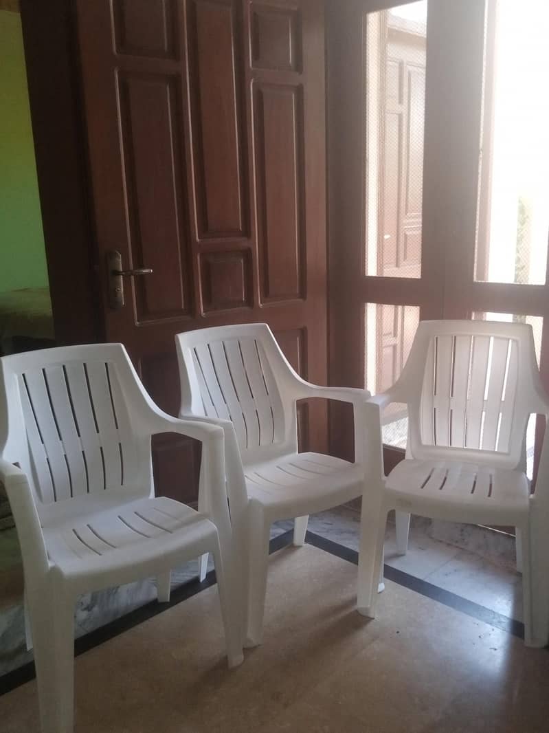 3 Plastic Chairs 0