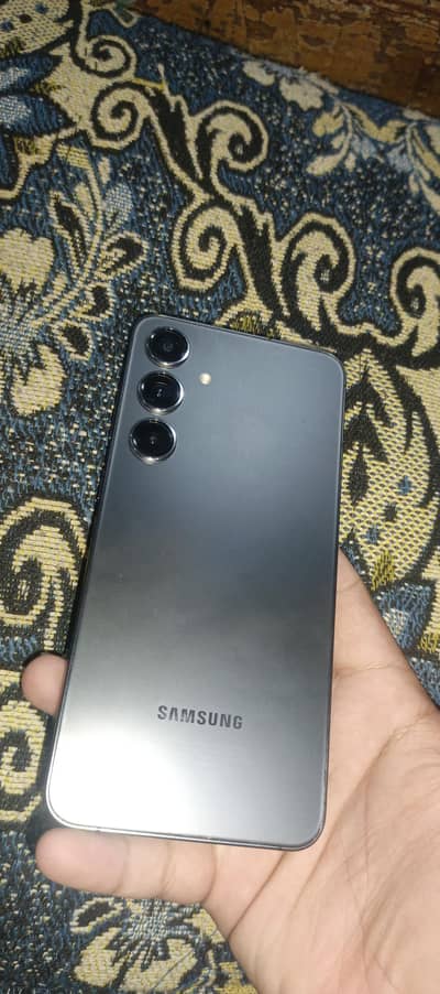 samsung s24 plus mobile in 10/10 condition great phone with good specs