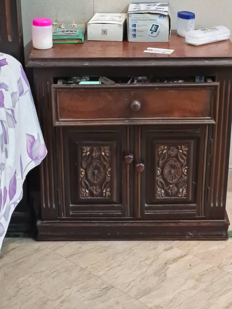 Chiniotti Solid Sheesham Wood Bed set 3