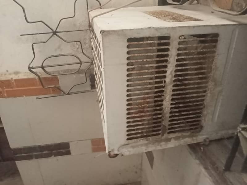 window AC small size 4