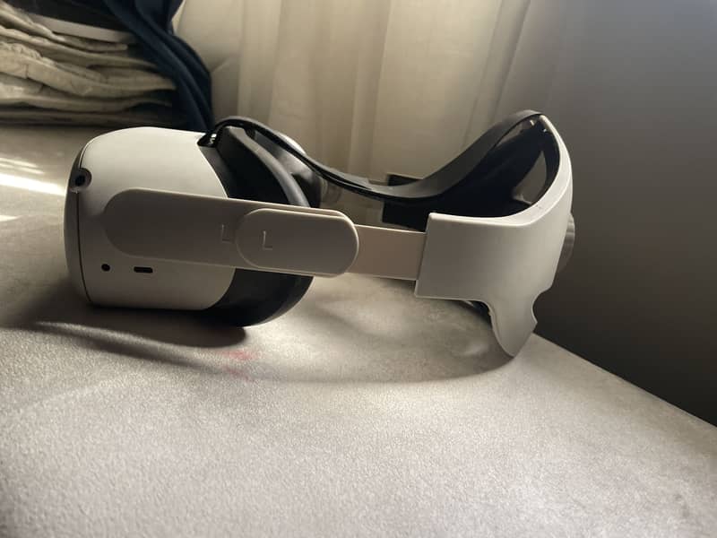Oculus Meta Quest 2 1