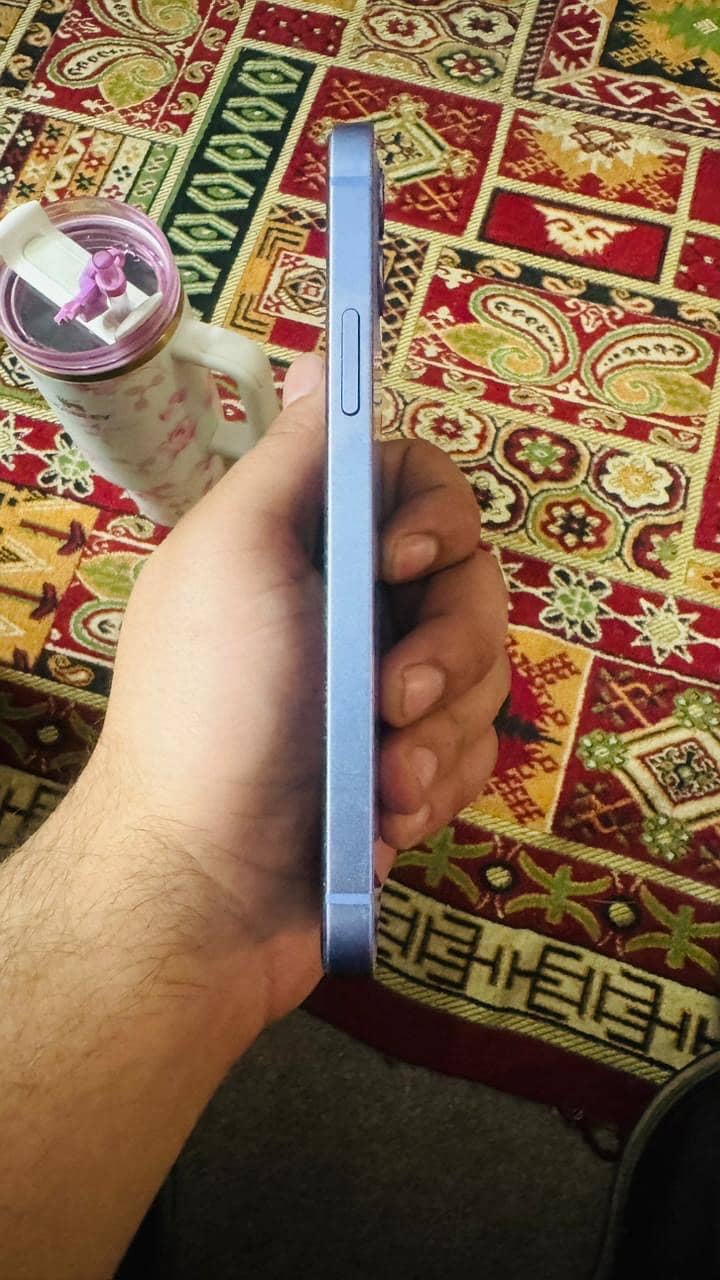 Apple iPhone 12 4