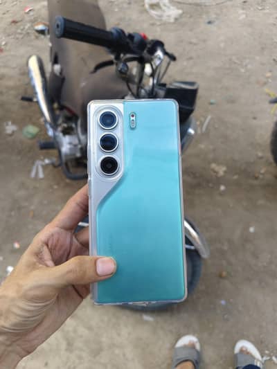 camon 40 pro