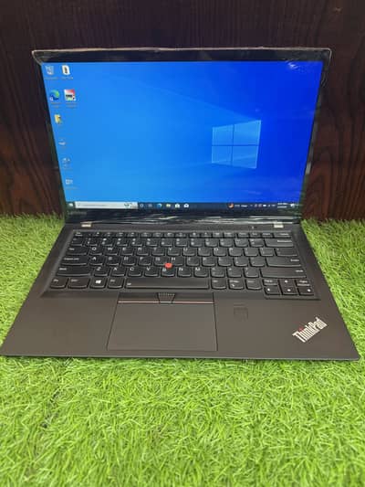 Lenovo Thinkpad X1 Carbon (i7 7th Gen) (16/256)