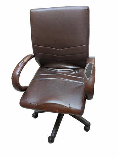 Executive Office Chair – Minor Damage