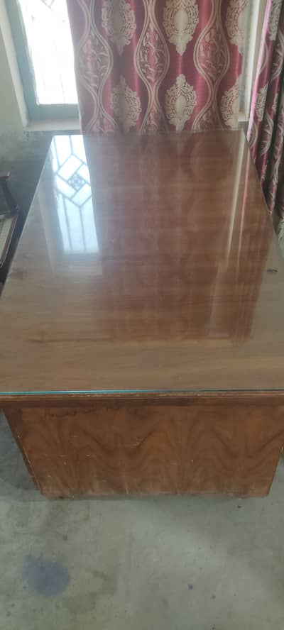 Office table and 5mm glass 3 x5 feet