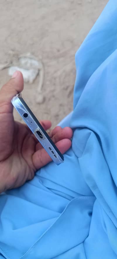 ZTE NOBIA V60 DESIGN