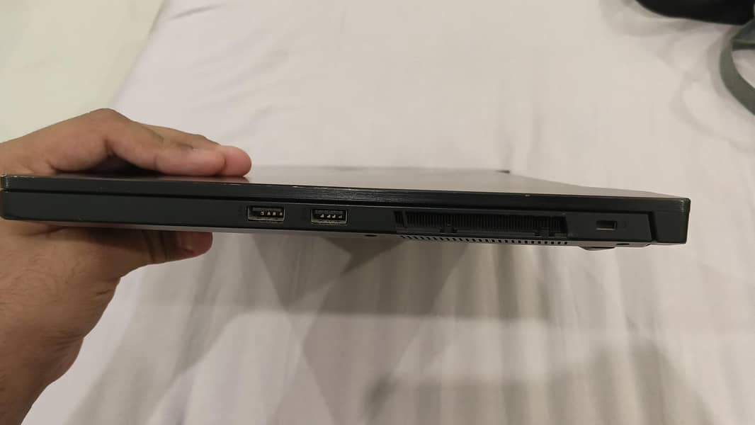 ROG ZEPHYRUS 4
