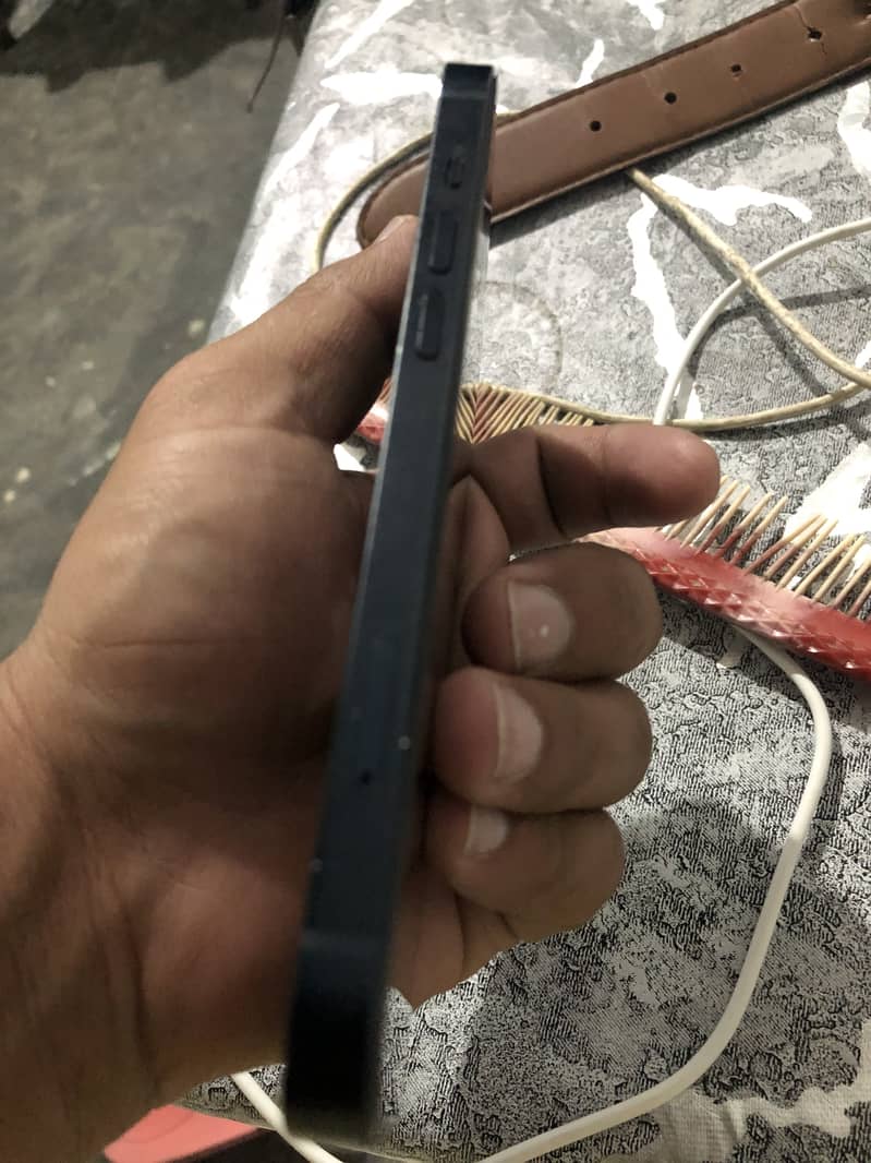 Apple iPhone 13 2