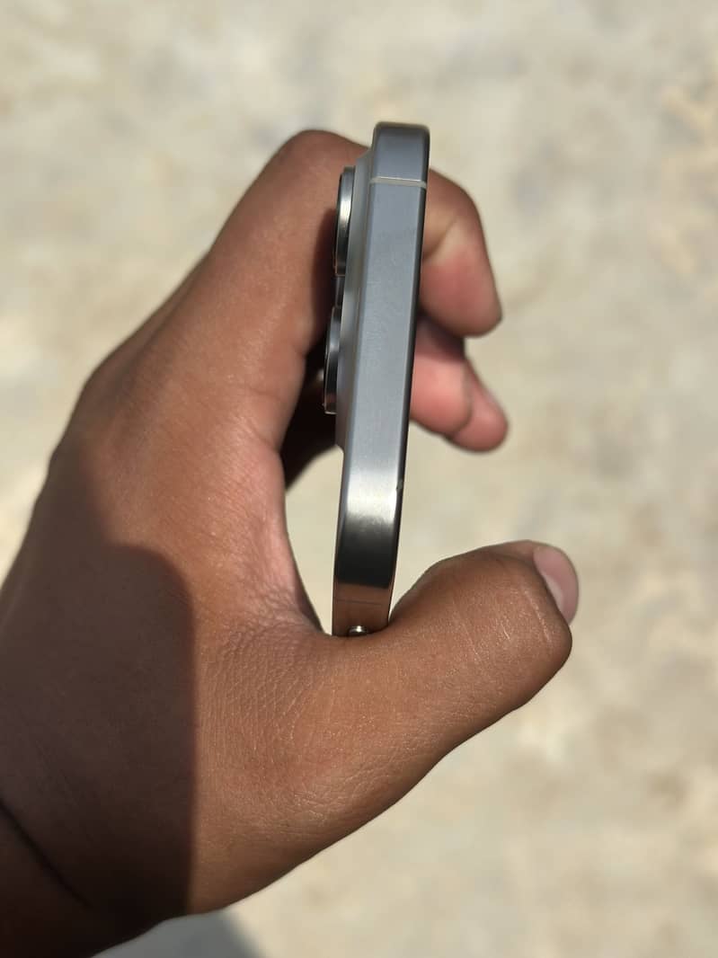 Iphone 16 pro 3