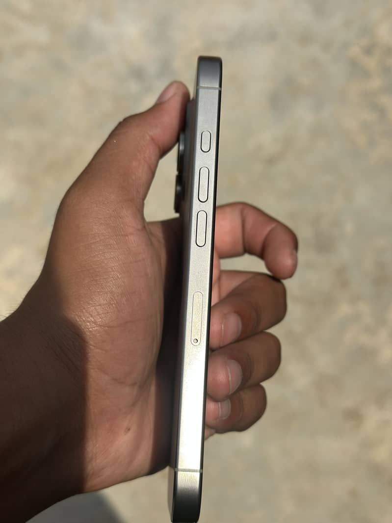 Iphone 16 pro 4