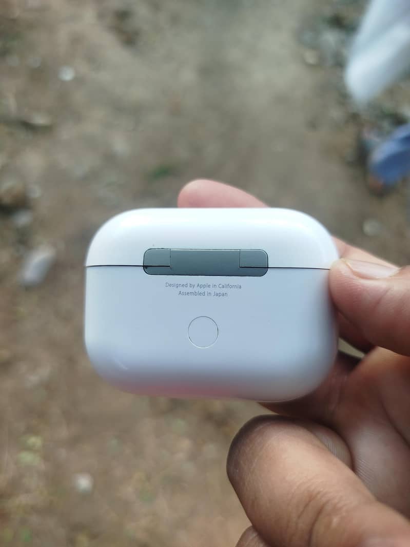 iPhone earbuds case 1