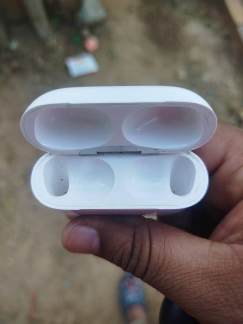 iPhone earbuds case 3