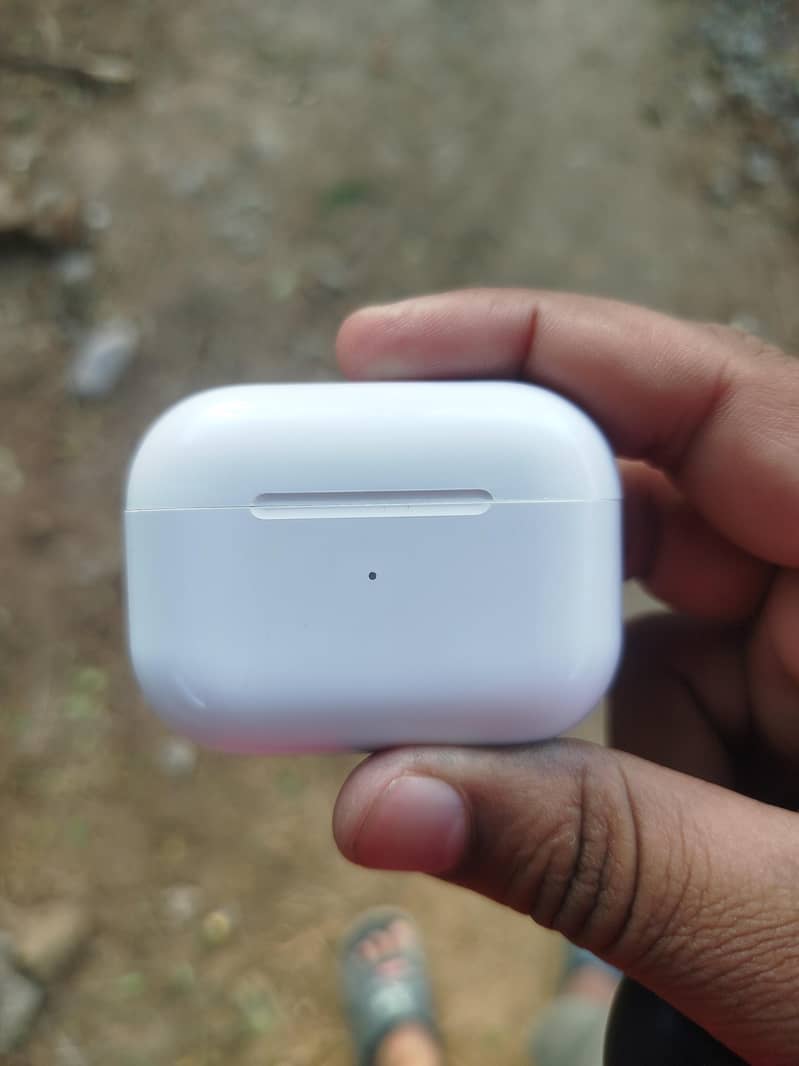 iPhone earbuds case 4