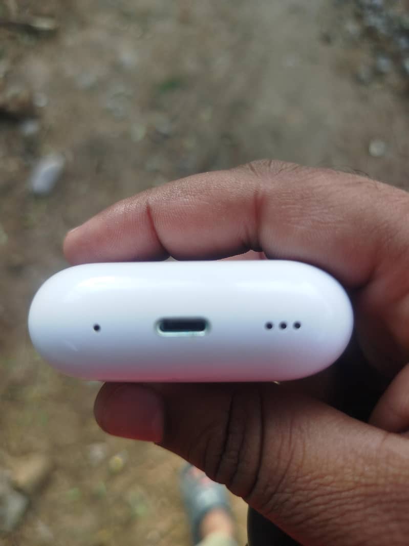iPhone earbuds case 5