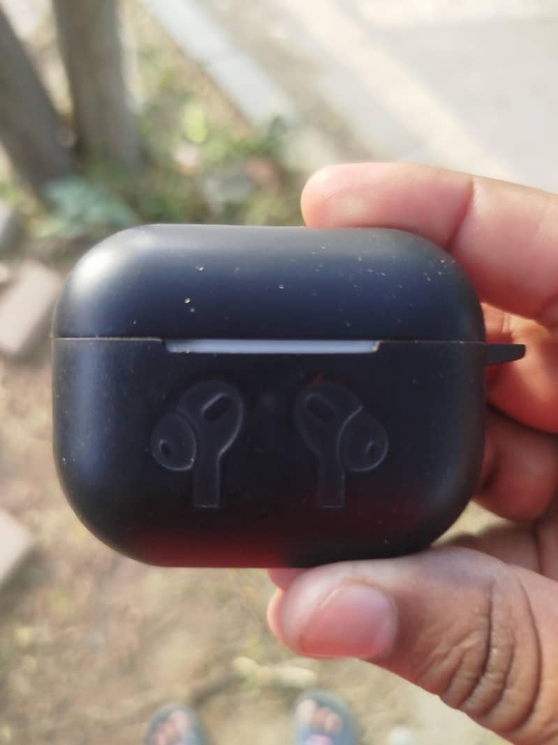 iPhone earbuds case 8