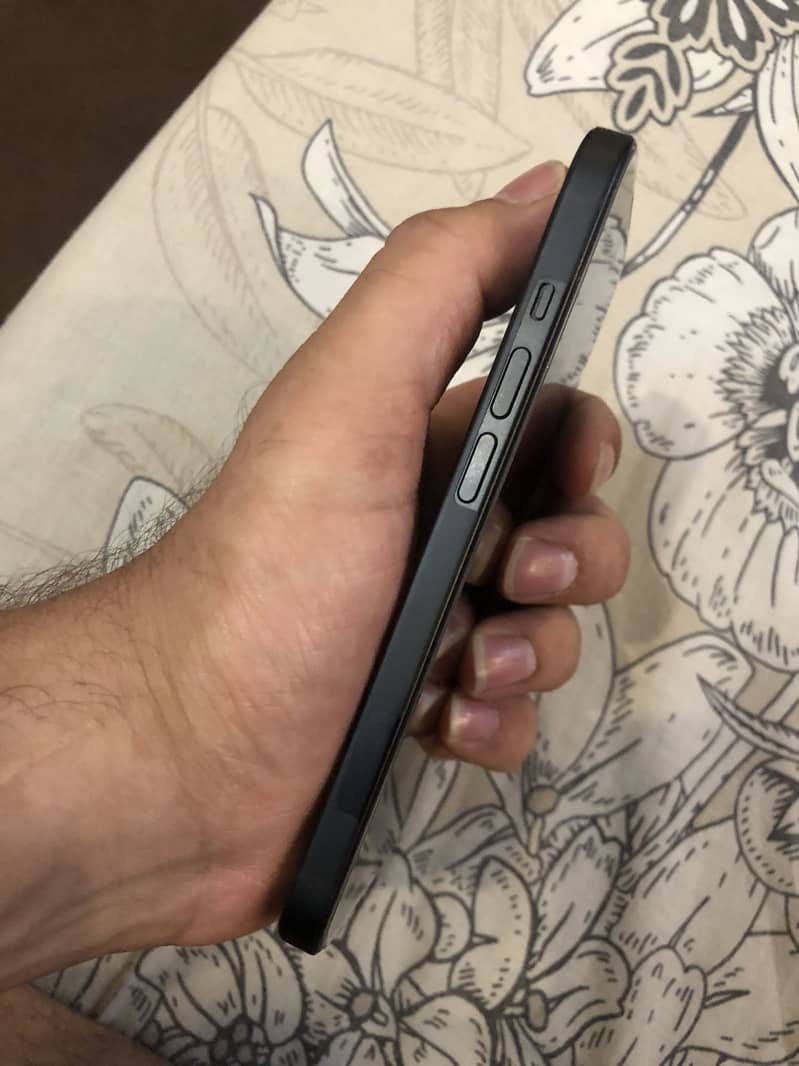 Iphone 15 JV 5