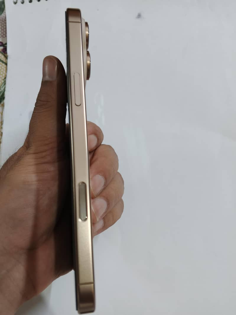 iphone 16 pro max 4