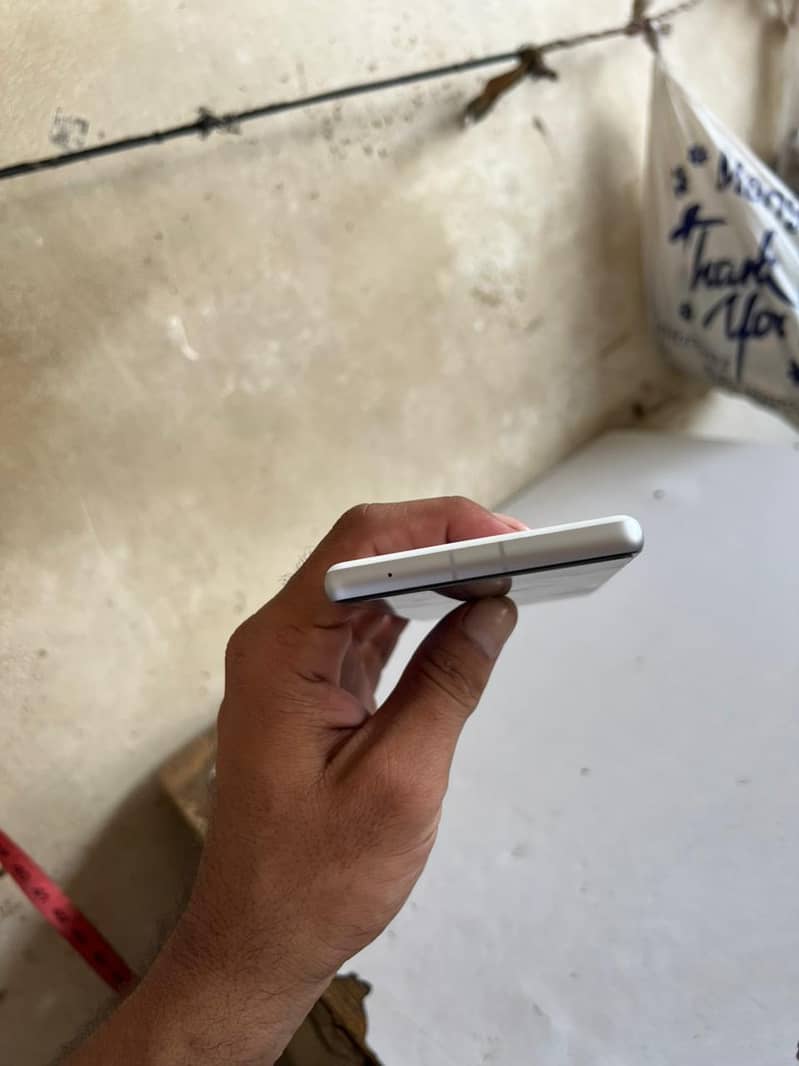 Google pixel 7a 4