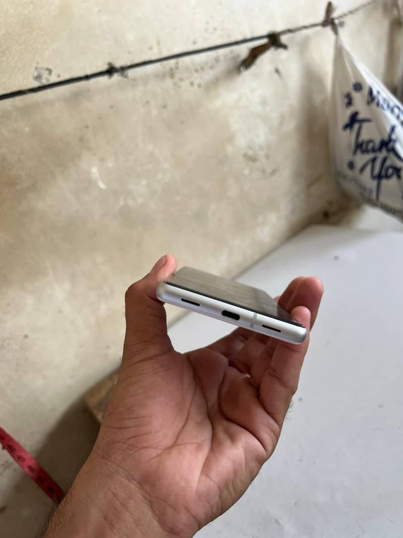 Google pixel 7a 5