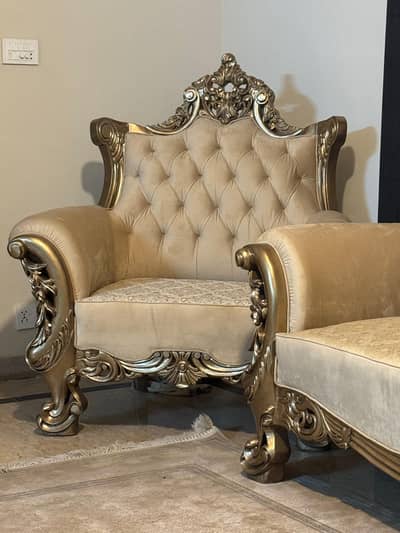 brand new condition 7 seater chinoti solid wood sofa