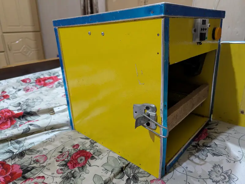 Egg Incubator for Hatching Eggs Semi Automatic - 25-30 Eggs Capacity — photo 3