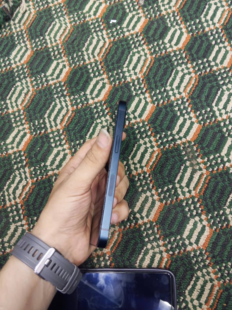 IPHONE 13 5