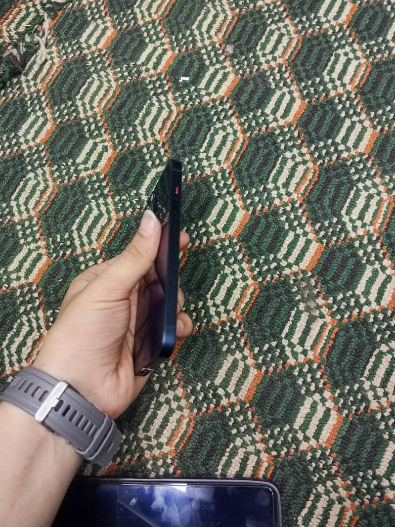 IPHONE 13 6