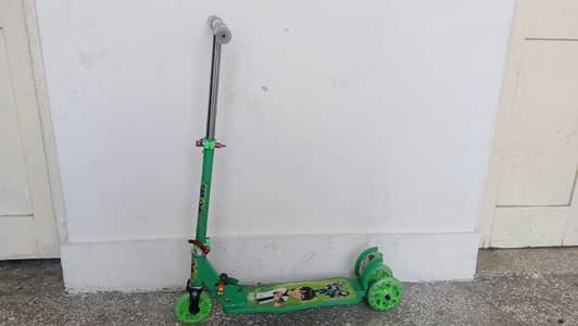 Benten scooty for kids 3 wheel foldable mini kick scooter.