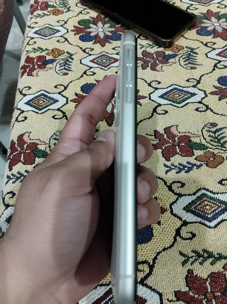 iPhone 11 2