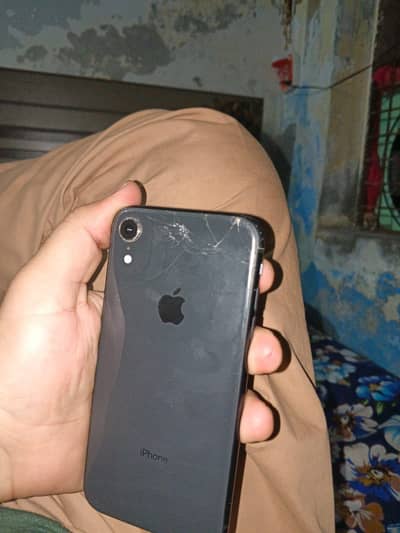 iPhone XR with Box O3O97O321O4