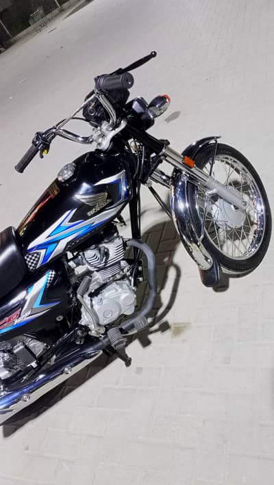 Honda CG-125 2025 Advance model  1st owner Genuine mint condition