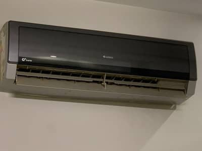gree inverter split 1.5 ton. . .  good condition