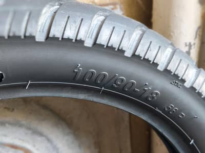 Ybr 125 G Tubeless Tyre (Lotus)