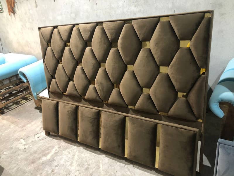 bed 2 side tables and dirasing 4