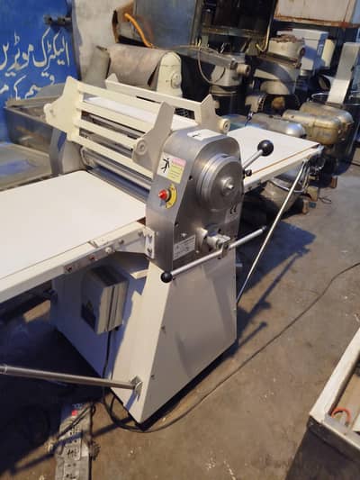 Dough sheeter machine imported 18 inch belt size wheel mounted