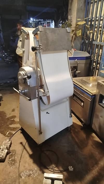 Dough sheeter machine imported 18 inch belt size wheel mounted