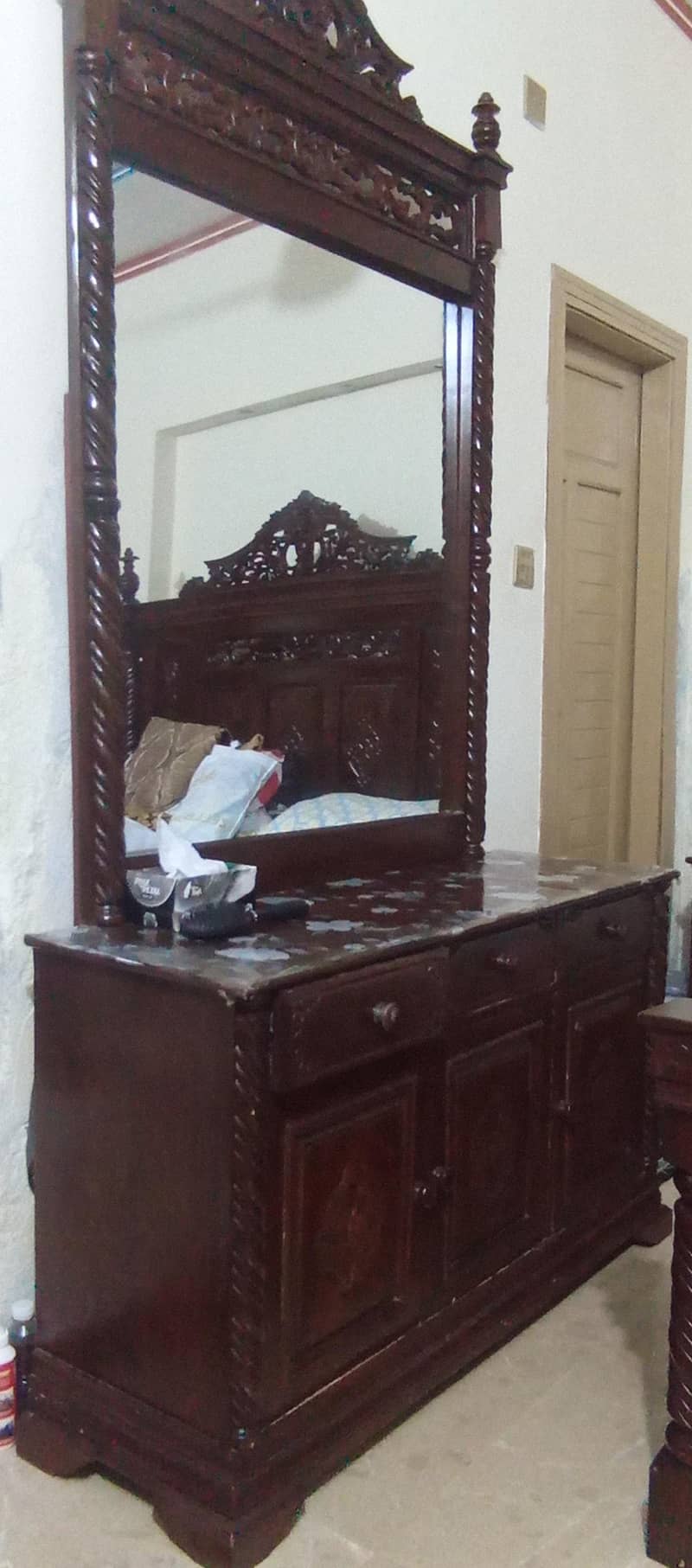 wooden dressing table 0