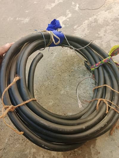 Powe cabel Silver Four core25 mm  for sale 300 ka Feet hai