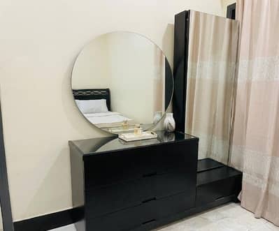 Modern Dressing Table with Mirror & Storage – Good  Condition
