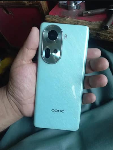Oppo Reno 11 5G  Bilkol fresh Mobil han one hand use han