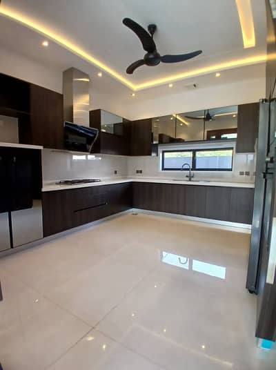10 Marla Almost Brand New Luxury Upper Portion With Gas Available For Rent In Bahria Town Lahore.
