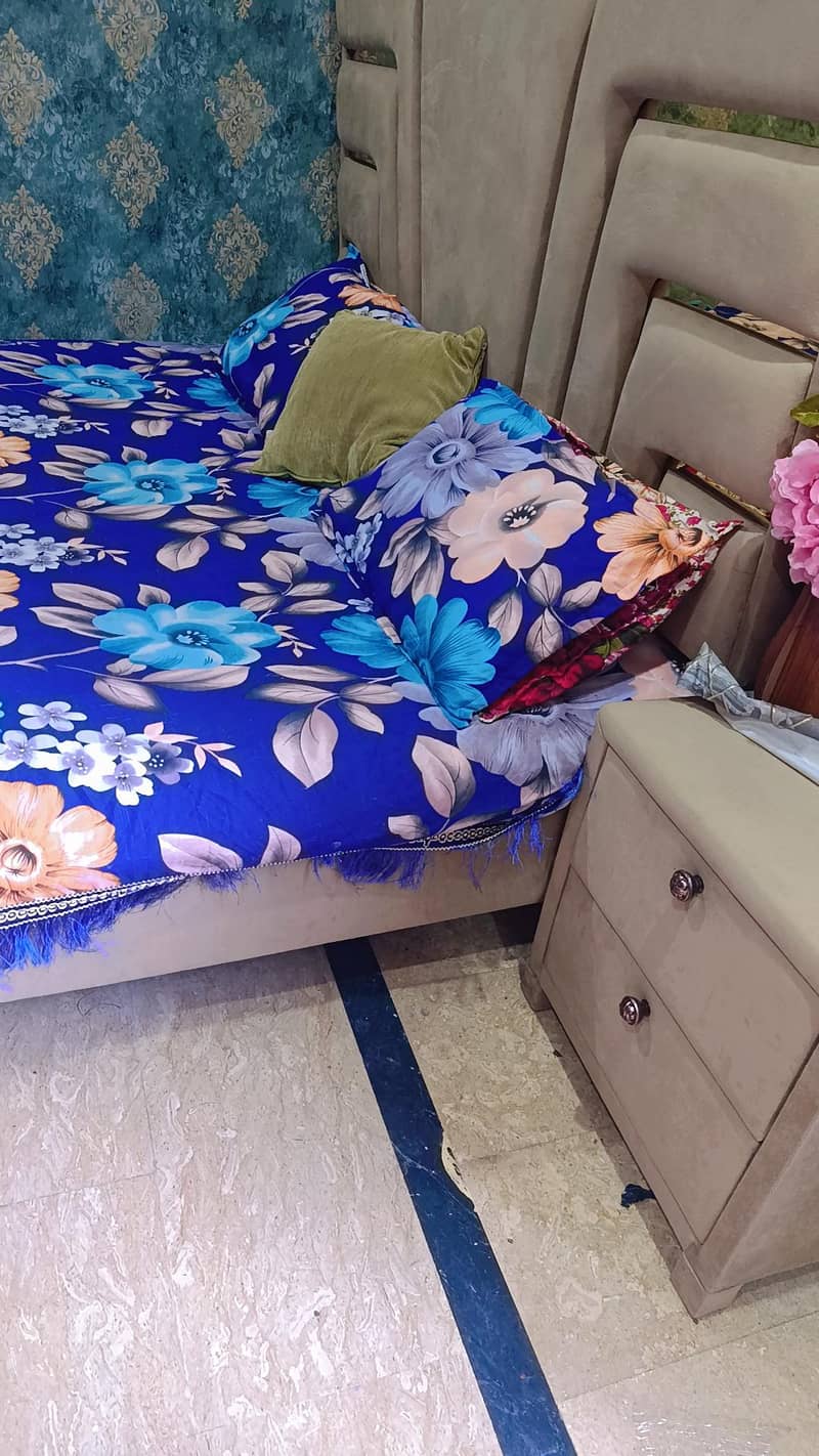 king size bed 0
