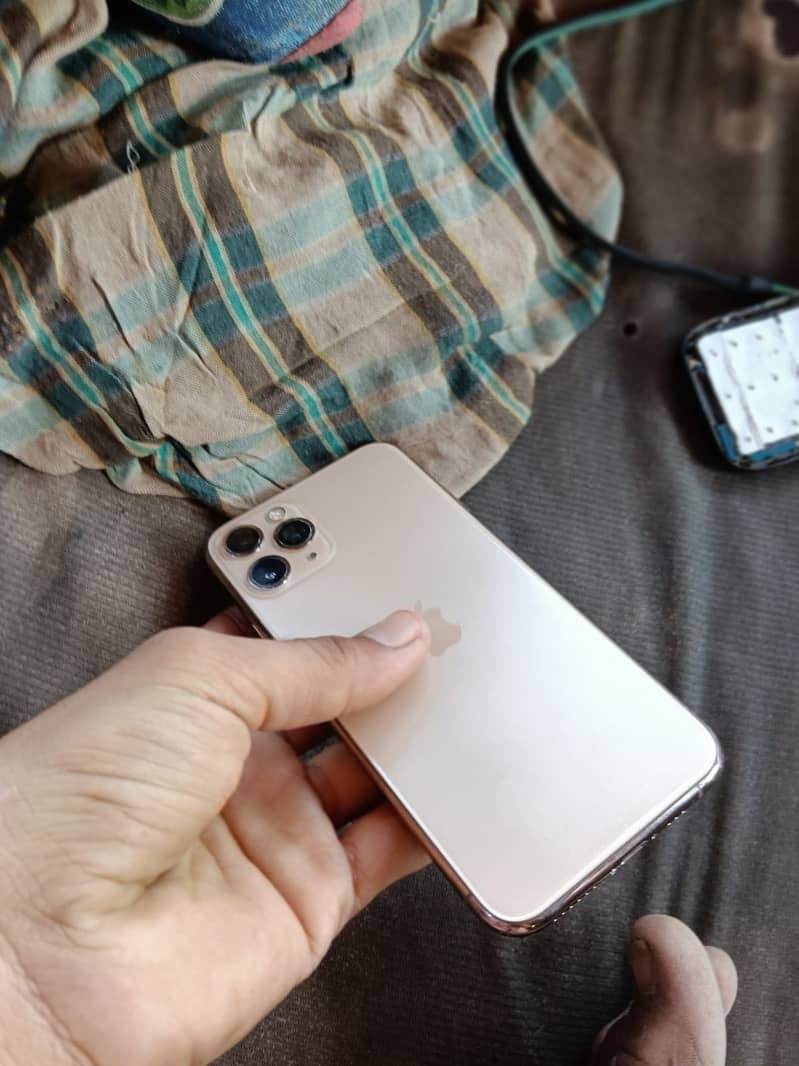 iPhone 11 Pro 1
