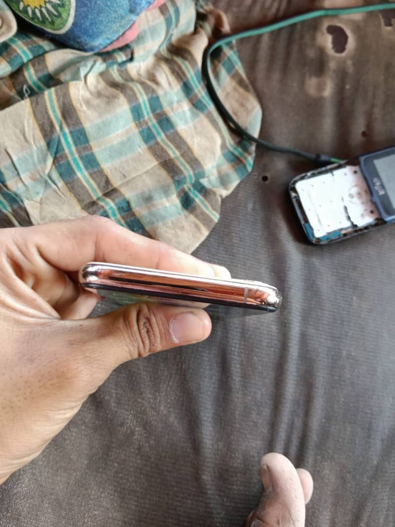 iPhone 11 Pro 4