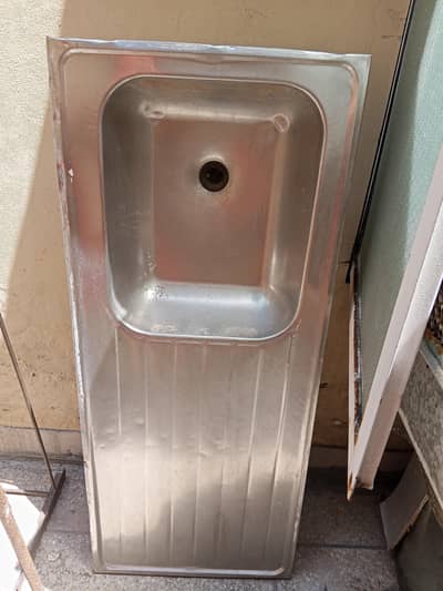 kitchen sink in good condition