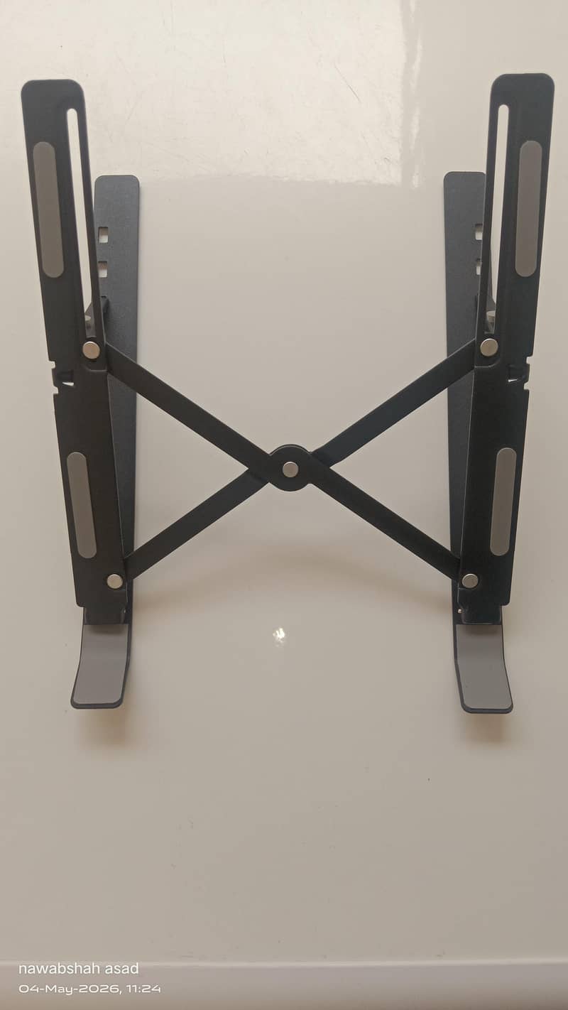 Laptop stand 0