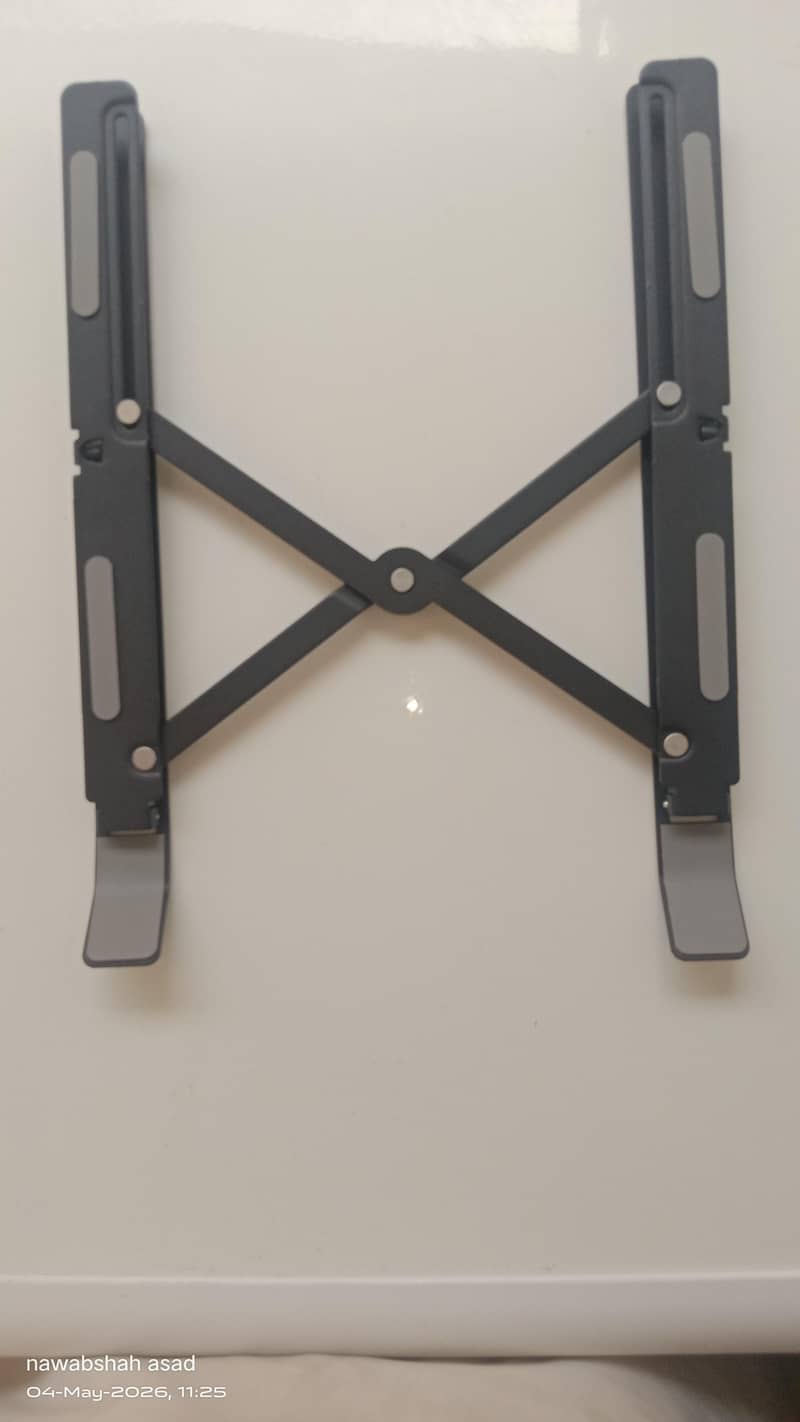 Laptop stand 1