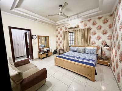 10 Marla Independent Bungalow Available For Rent