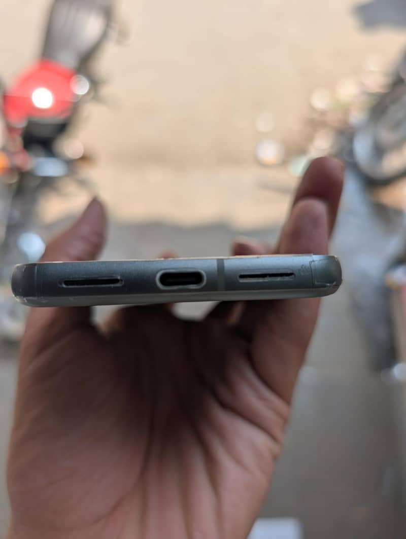 Google pixel 8 4